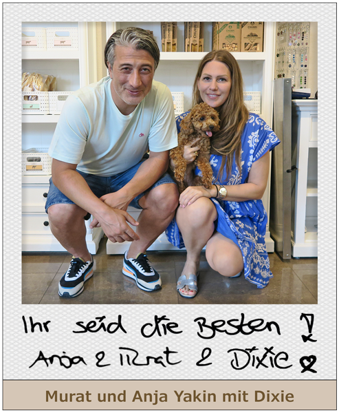 Schweizer Fussball Nationaltrainer Murat Yakin und Frau Anja barfen ihren Hund Dixie natürlich bei Ashuna's Murat und Anja Yakin mit Dixie