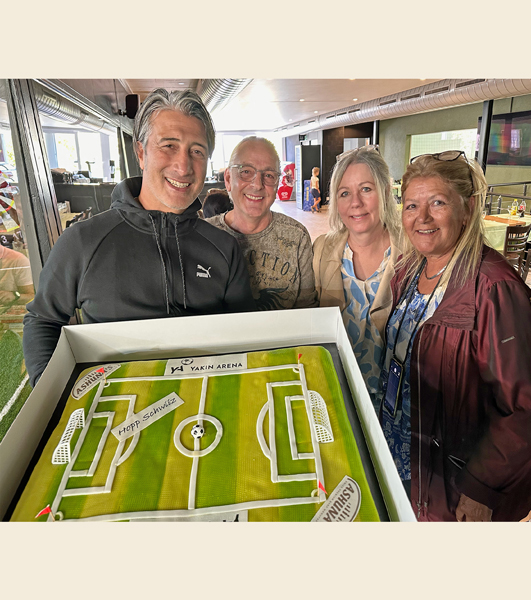 Schweizer Fussball Nationaltrainer Murat Yakin, Roberto Mantovani, Petra Mantovani und Jeannette bei der Eröffnung der Yakin Arena Schweizer Fussball Nationaltrainer Murat Yakin, Roberto Mantovani, Petra Mantovani und Jeannette bei der Eröffnung der Yakin Arena